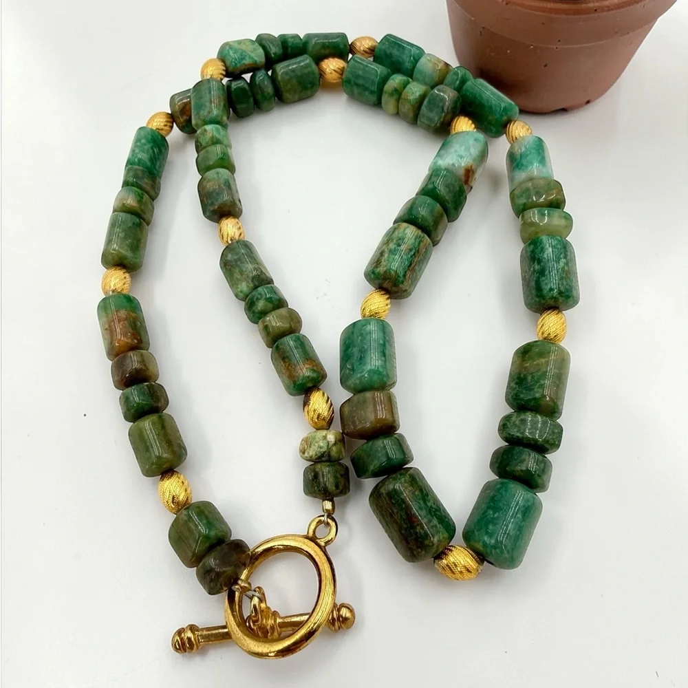 Mineral Grade Emerald Nugget Bead Necklace GoldTone Spacers Toggle Clasp 18” 53g - Picture 9 of 17